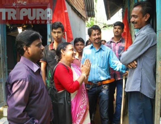 Begging for votes: Left front kicks off door-to-door campaign for the ensuing civic polls